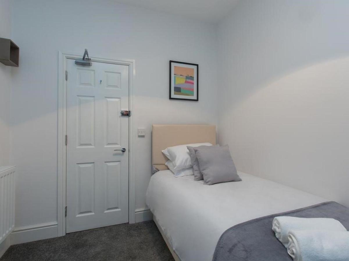 Townhouse @ 166 Ruskin Road Crewe Buitenkant foto